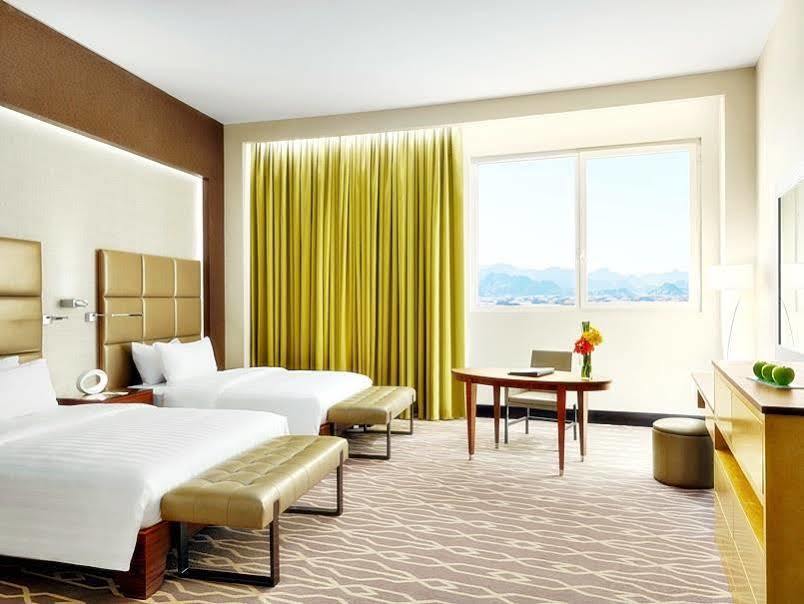 Millennium Hail Hotel Ngoại thất bức ảnh A guest room at the MGM Grand