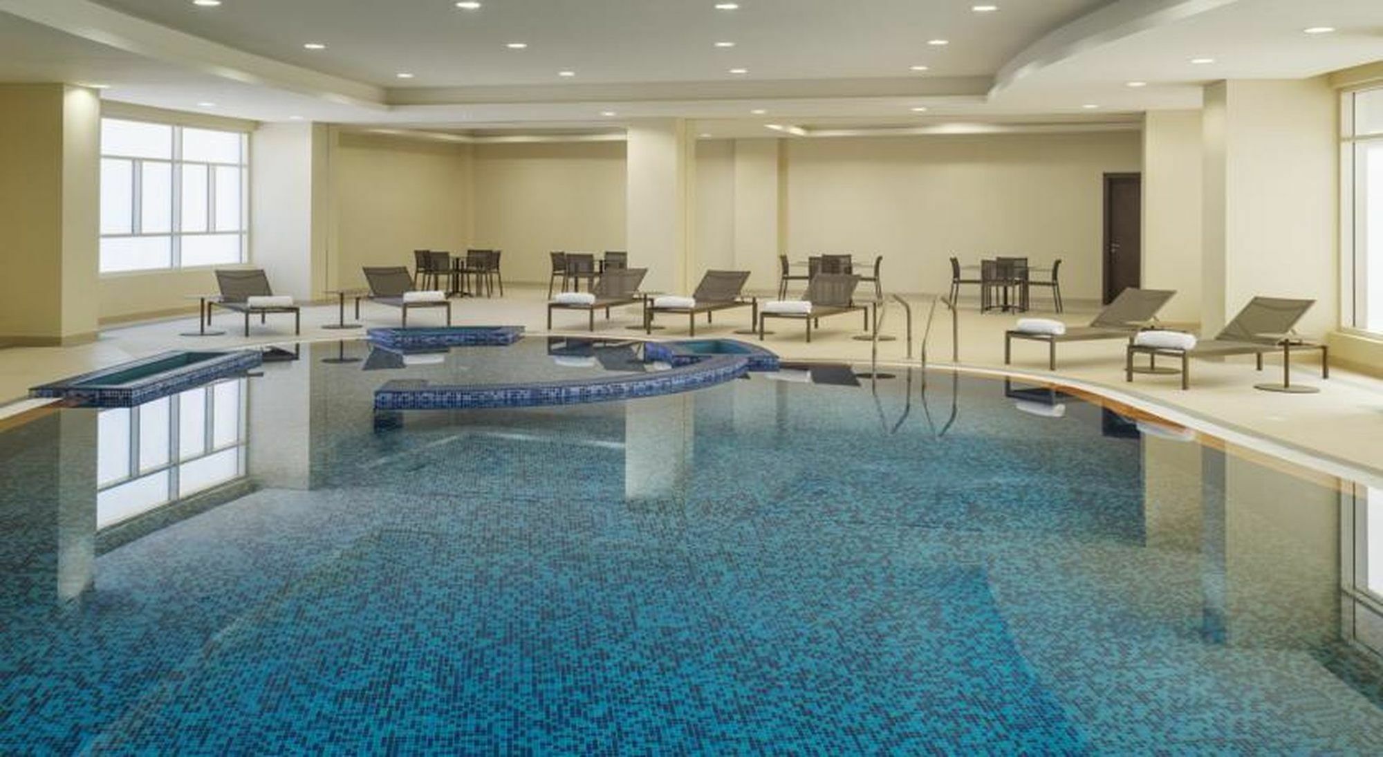 Millennium Hail Hotel Ngoại thất bức ảnh The swimming pool at the hotel