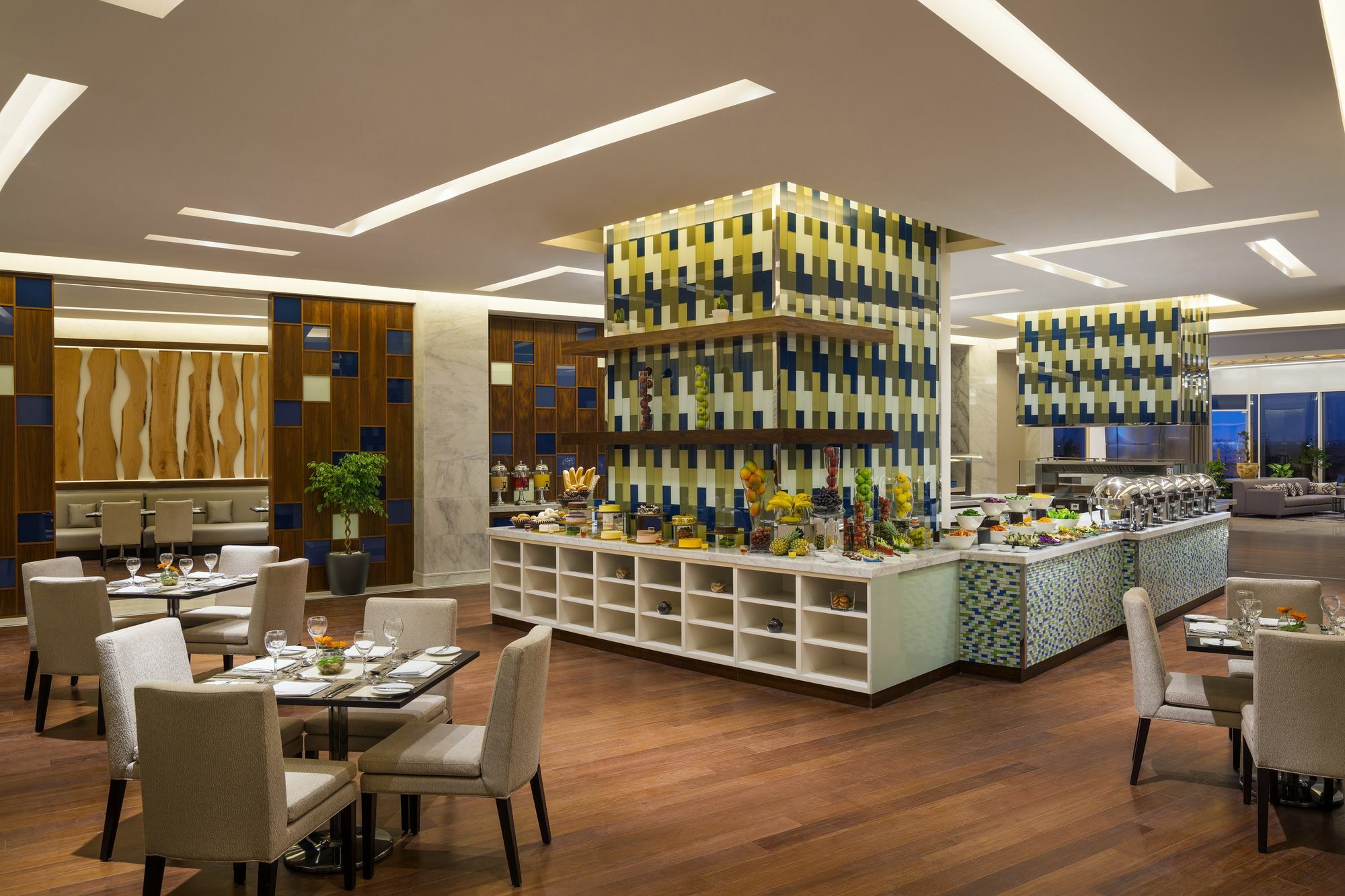 Millennium Hail Hotel Ngoại thất bức ảnh The restaurant