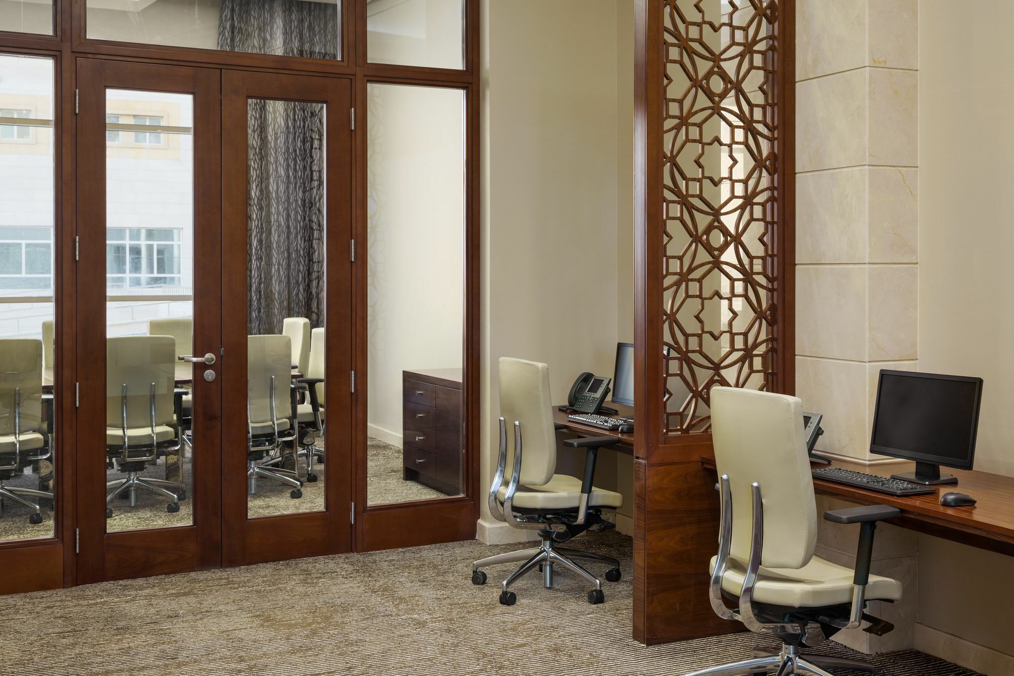 Millennium Hail Hotel Ngoại thất bức ảnh Business Center